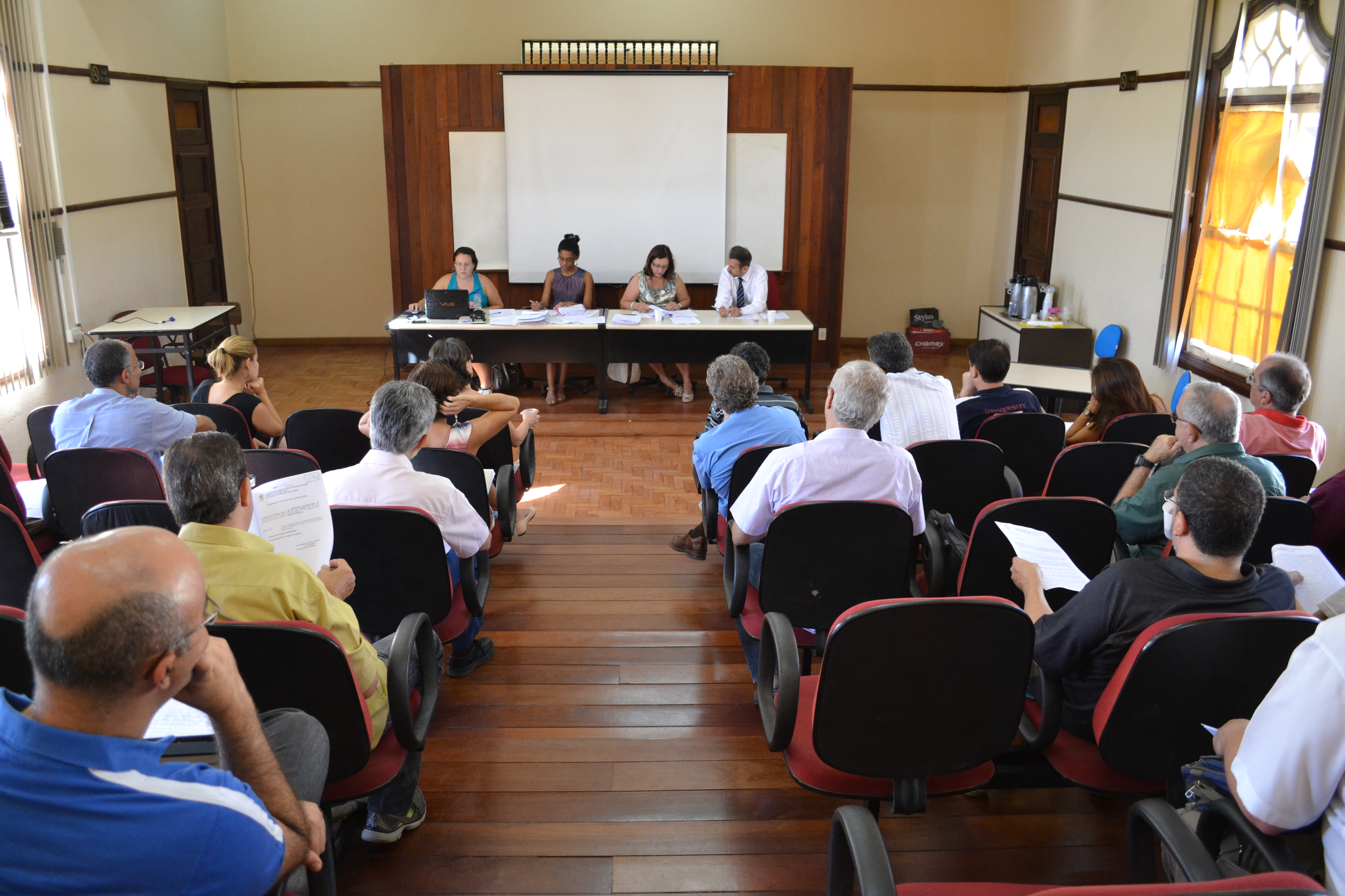 Consu em ação. Reunião do Conselho Universitário realizada em fevereiro de 2014, no auditório do Instituto de Biologia.
