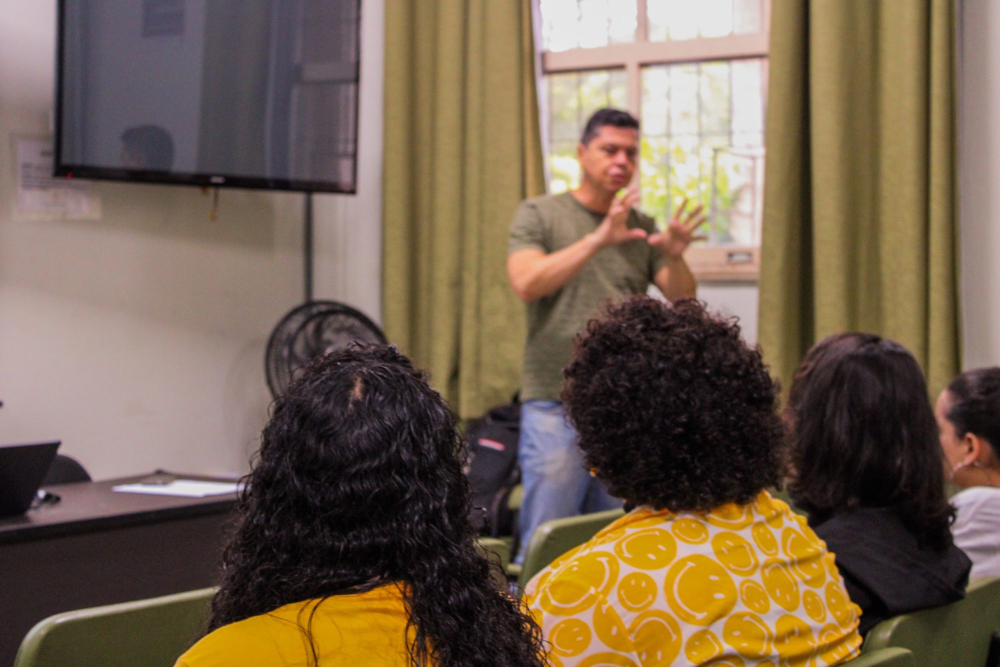 Público acompanha seminários na UFRRJ (foto: Yasmin Alves)