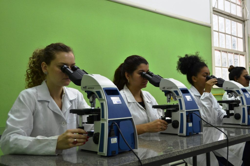 Pesquisadoras no Instituto de Veterinária da UFRRJ 