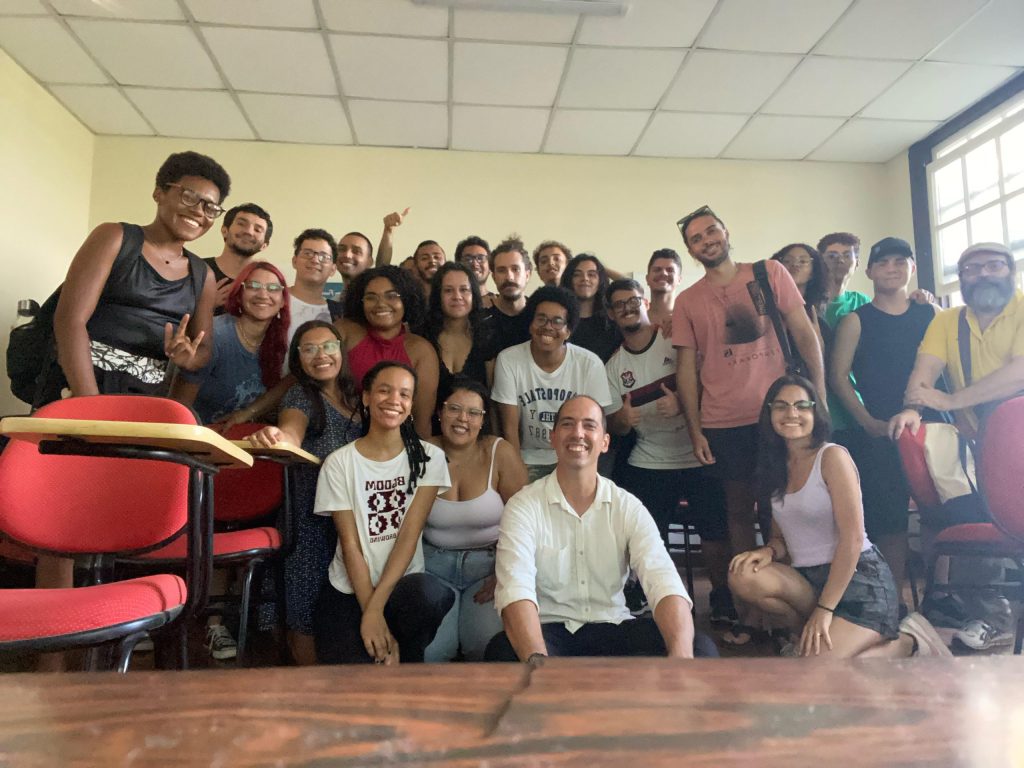 Público depois de assistir uma das sessões de filmes, seguida da roda de conversa, no P1 (foto: divulgação)