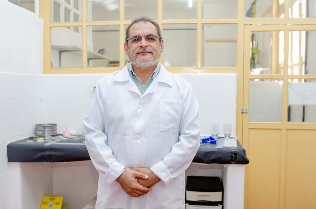 José Luis Luque, professor do Departamento de Parasitologia Animal e atual Pró-Reitor de Pesquisa e Pós-Graduação (foto: Miriam Braz) 