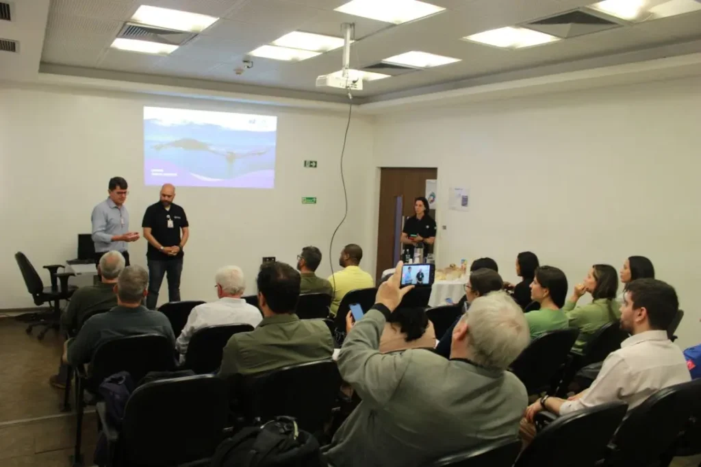 Reitor da UFRRJ participou de visita às instalações do Porto Sudeste (foto: divulgação Jornal Atual)