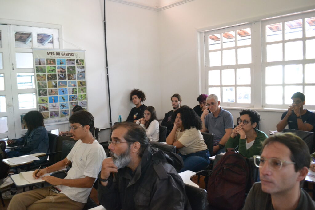  “Predadores verdes: biologia e cultivo de plantas carnívoras”