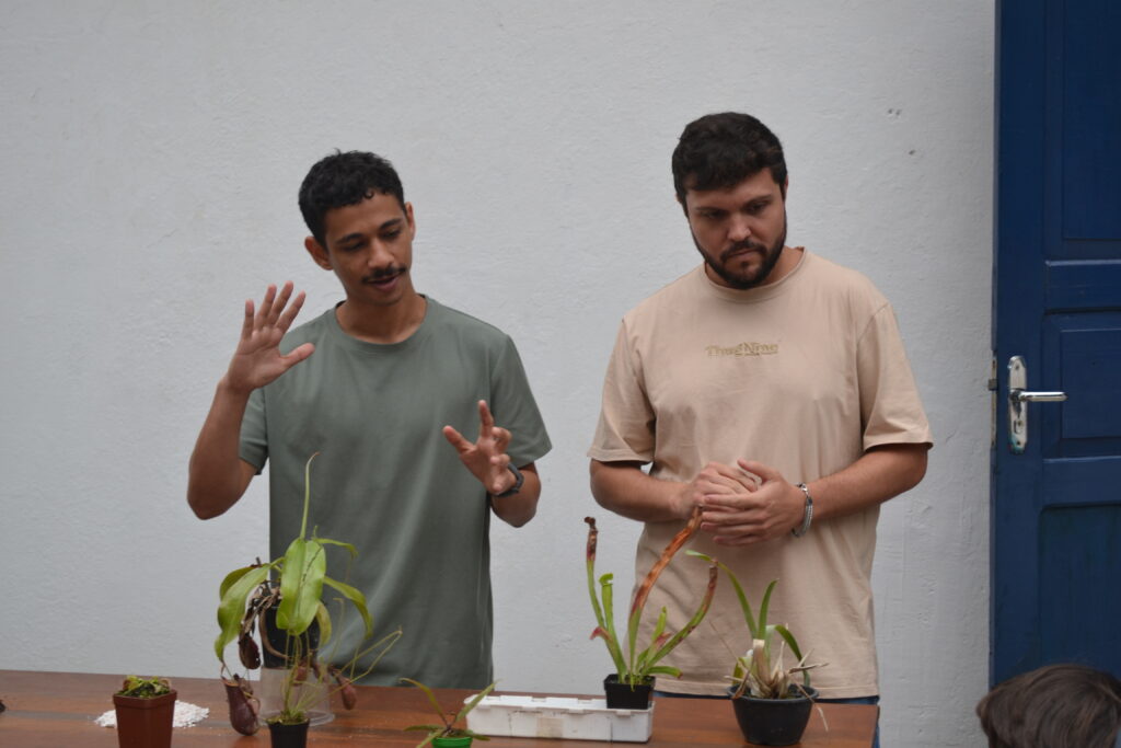 João Pedro Bernardo e Lucas Teixeira Braz, palestrantes do curso sobre planta carnívora 