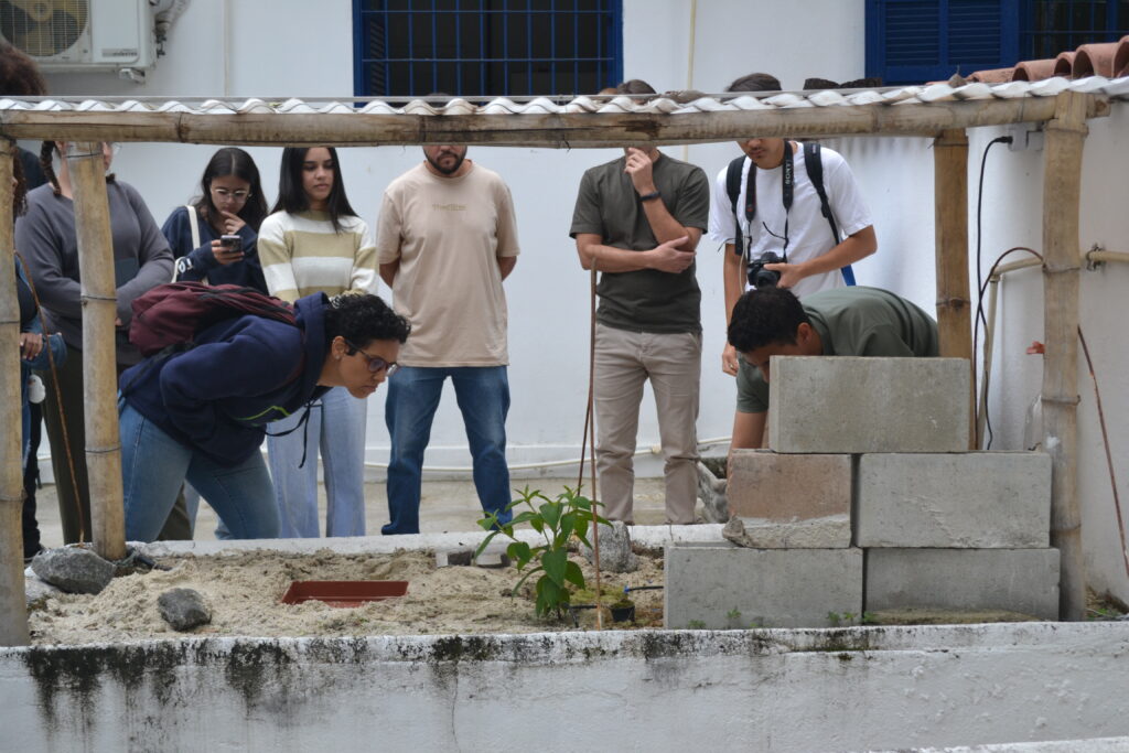  “Predadores verdes: biologia e cultivo de plantas carnívoras”