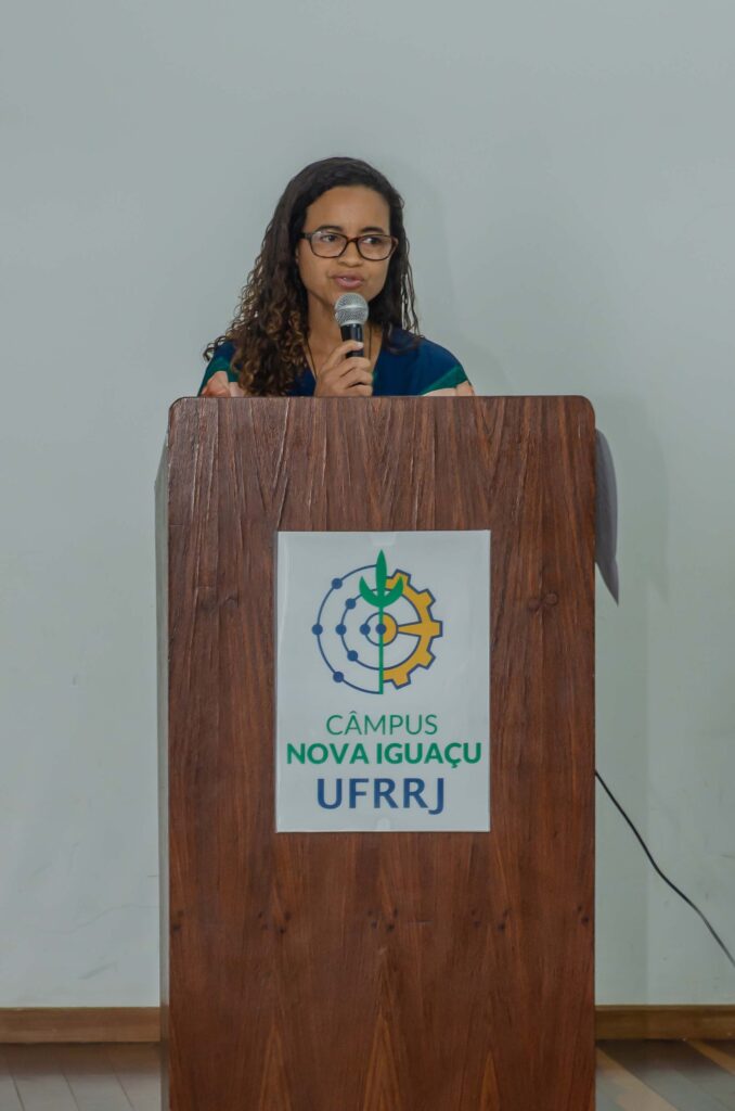 Pró-reitora de Extensão da UFRRJ, Maria Ivone Barbosa, durante sua fala na cerimônia de abertura