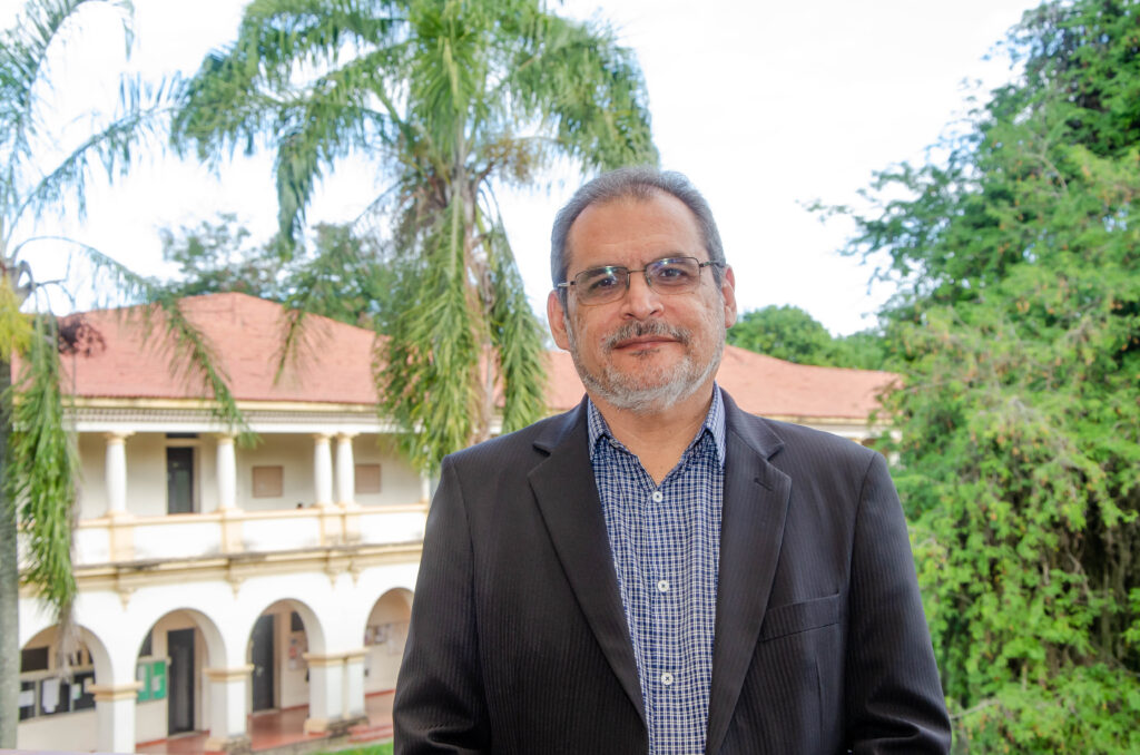 José Luis Luque, professor do Departamento de Parasitologia Animal e atual pró-reitor de Pesquisa e Pós-Graduação (foto: Miriam Braz)