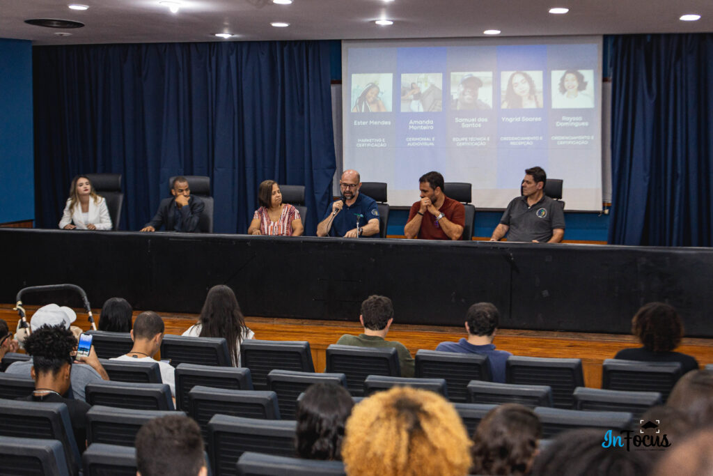 Geovanna Costa - Assessora do Governo de Goiás. Celso FIlho - Presidente do DAAP, Deise Marques - Coordenadora do Curso de Administração Pública, Cesar Da Ros - Vice Reitor, Rodrigo Amado - Diretor do ICSA. Gustavo Olivares - Orientador do Evento