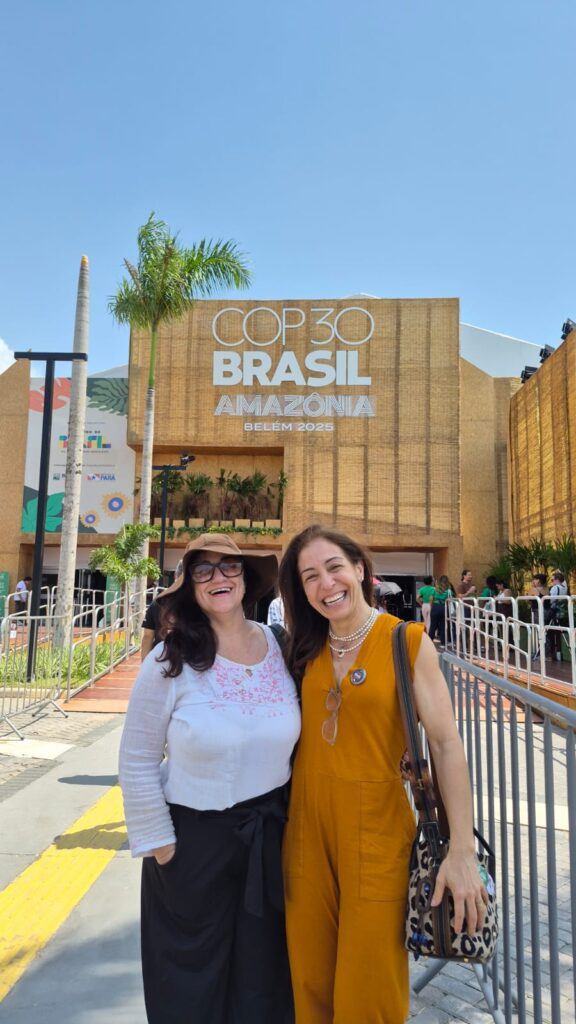 O atributo alt desta imagem está vazio. O nome do arquivo é 6450b05a-4695-4a42-97d0-27911ac8069b-576x1024.jpeg
As professoras orientaram os estudantes na pesquisa científica sobre sistemas alimentares saudáveis, sustentáveis e
a justiça climática (foto: acervo pessoal)