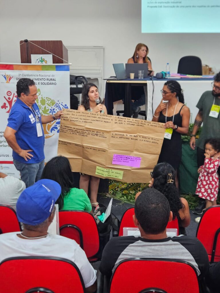 Um dos Grupos de Trabalho debatendo eixos temáticos da conferência